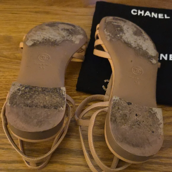 CHANEL Tan Lambskin Sandals with Intertwined Leather And Metal CC LOGO - Picture 11 of 13
